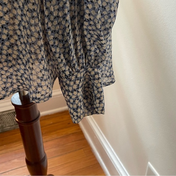 H&M Blue and White Floral Feminine Long Sleeve Blouse Size M - Picture 3 of 12